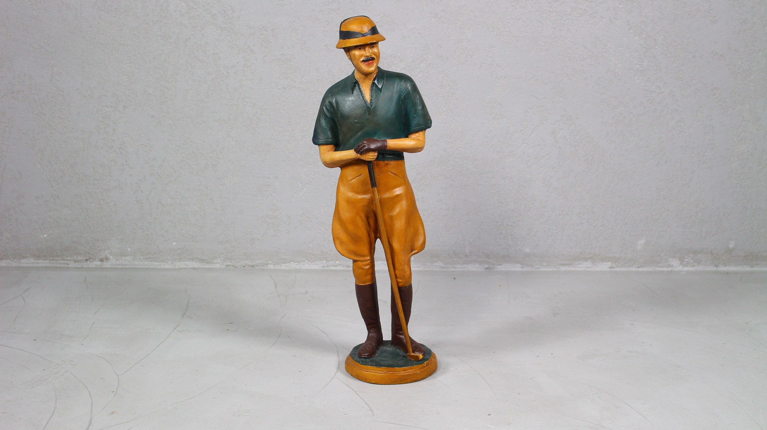 Duża Figura Vintage "Krykieciarz", lata 70