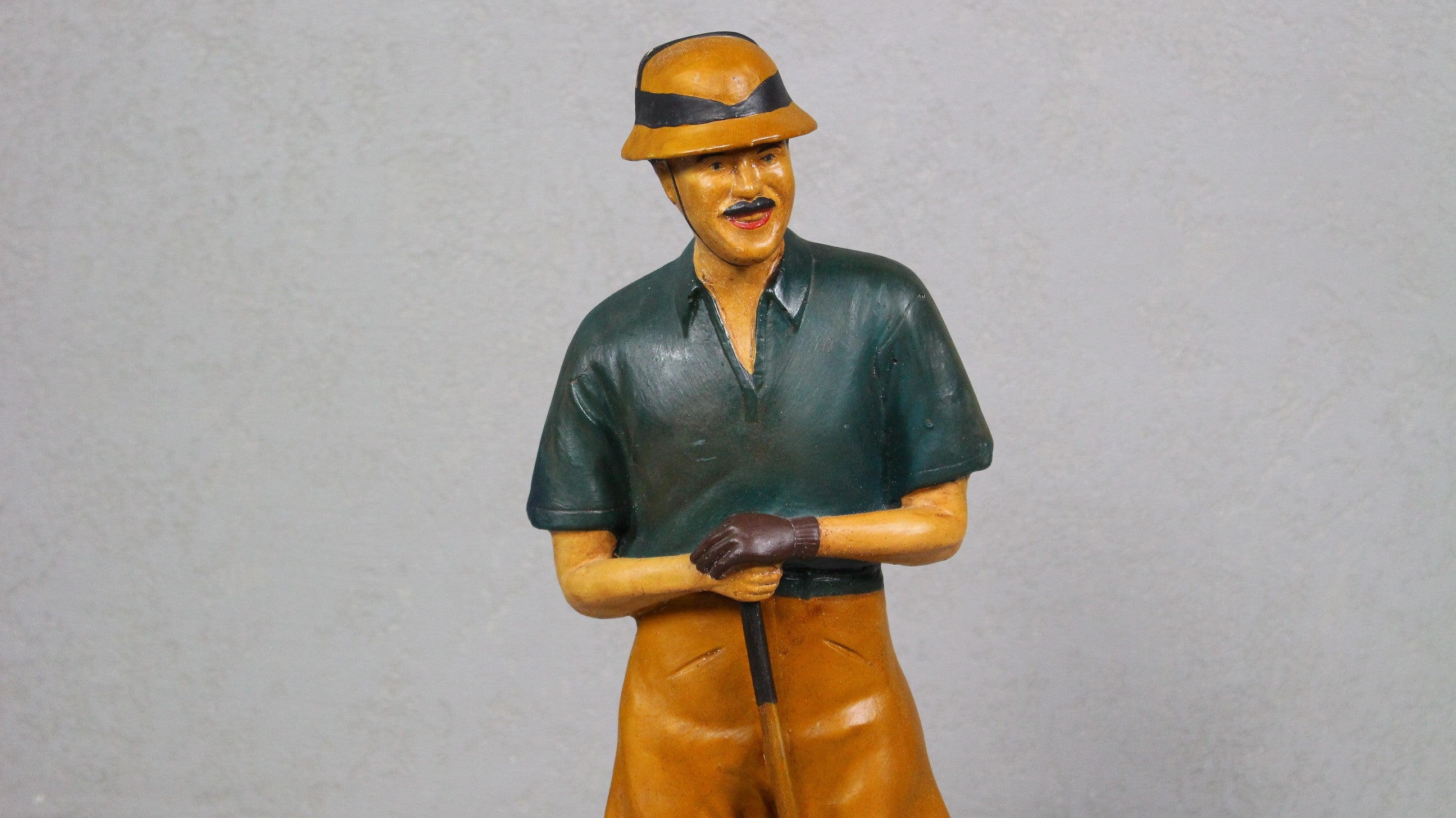 Duża Figura Vintage "Krykieciarz", lata 70