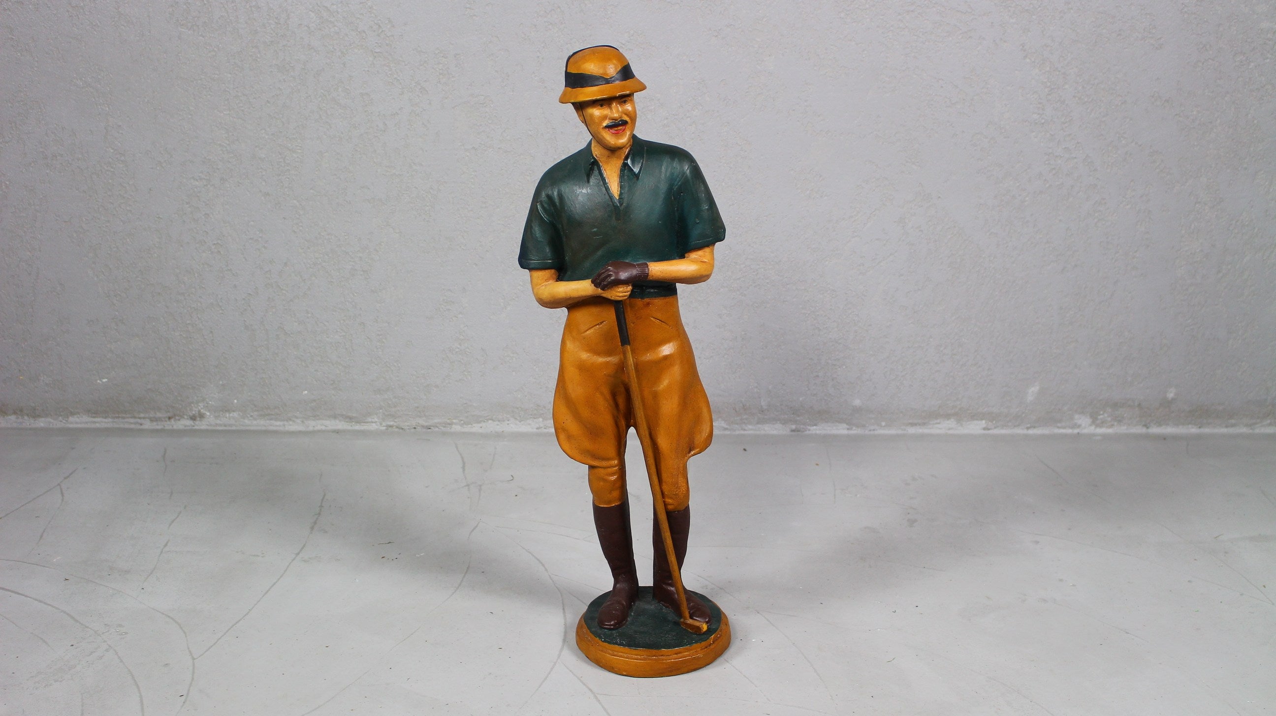 Duża Figura Vintage "Krykieciarz", lata 70